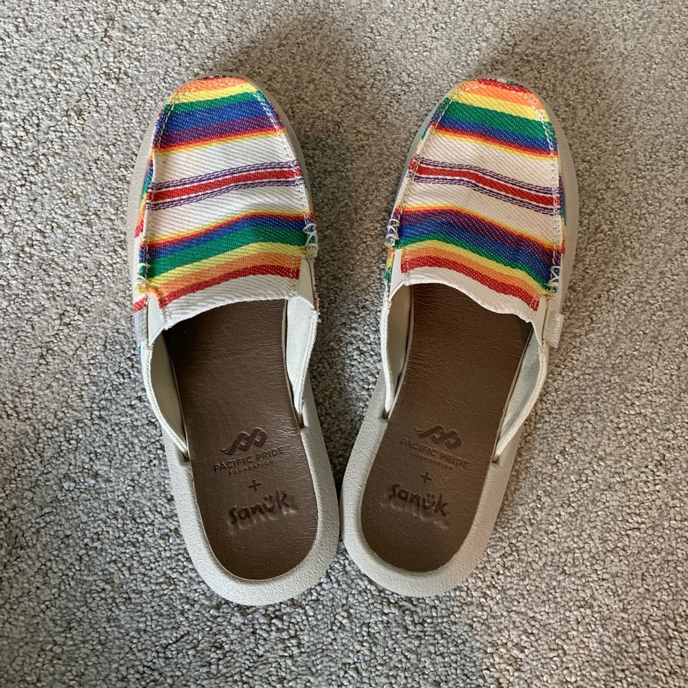 Sanuk Pride Slip Ons - Women’s Size 9